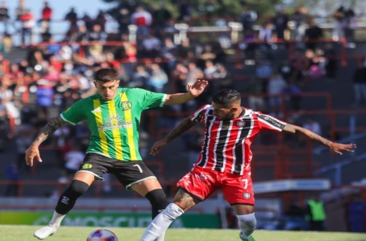 Video: hinchada visitante y un herido de bala de goma en el partido de Aldosivi y Chacarita