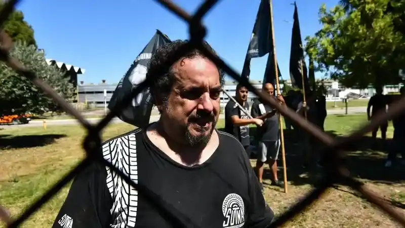 "Soy el sustento de mi familia”: el drama de los operarios de Fate que enfrentan el cierre tras años de trabajo