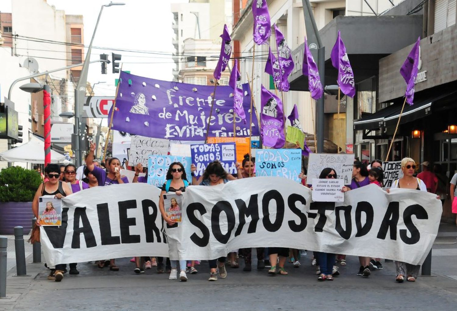 Bajo el lema “Valeria somos todas” marcharon por Justicia por la mujer quemada