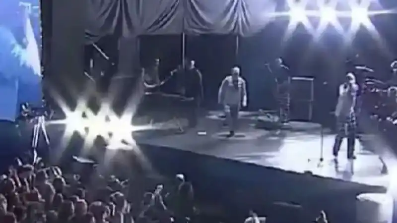 "Peluca, esta va para vos": Bersuit cargó contra Milei en pleno show y encendió al Quilmes Rock en Vicente López