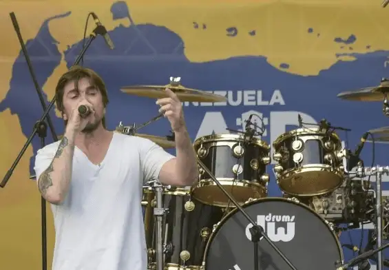 Diosdado le recordó a Juanes su participación en el concierto de la frontera. Foto AFP