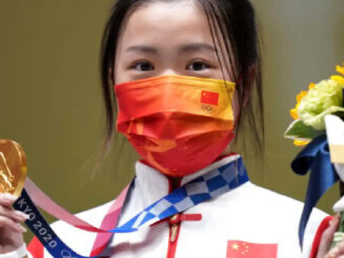 La china Yang alcanza la primera medalla de oro 