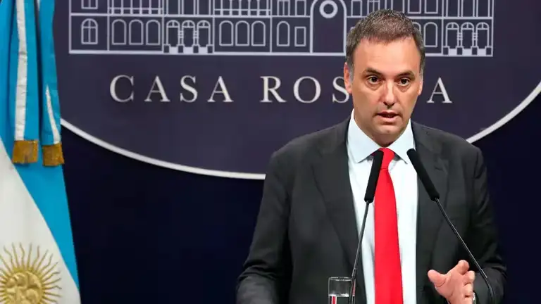 El Gobierno anunció que se les descontará el día a los estatales que se sumen al paro de mañana