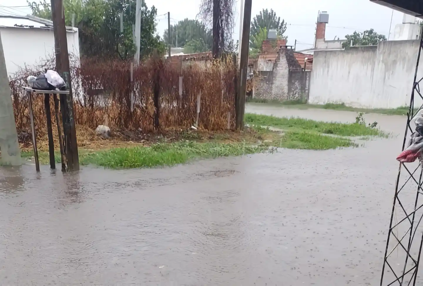 Carnaval: hay barrios anegados por las intensas lluvias