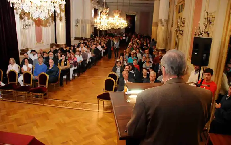 Reconocimiento a trabajadores que cumplieron 25 años de servicios