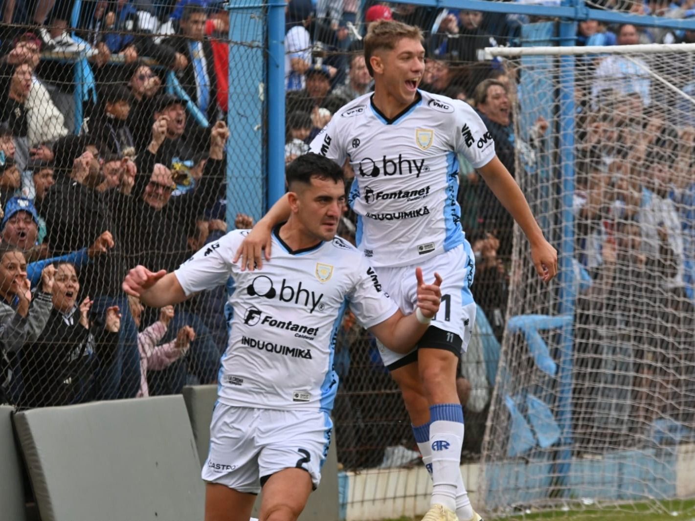 La Crema venció 3 a 0 a la Verde con dos goles de Fernández y uno de Leineker.Foto:Gustavo Conti