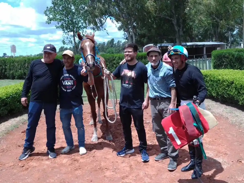 Turf: Mantecosa se impuso en el Gran Premio “Gury” Cáceres