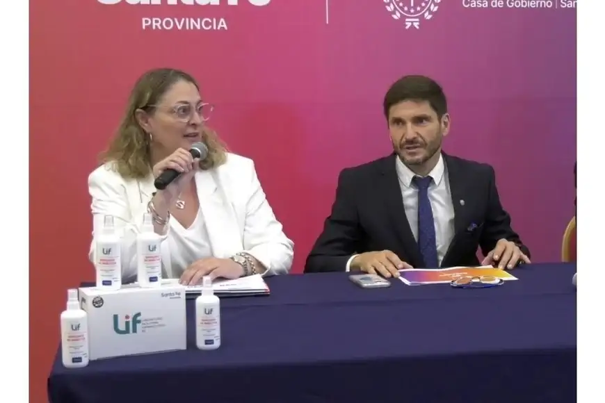 Pullaro y Ciancio firmaron el decreto. La Agencia más el centro de distribución de medicamentos habilitado en Funes este lunes forman parte de la política sanitaria del gobierno.