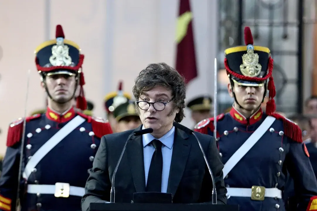 El Presidente custodiado por los granaderos de "Juan José de San Martín!