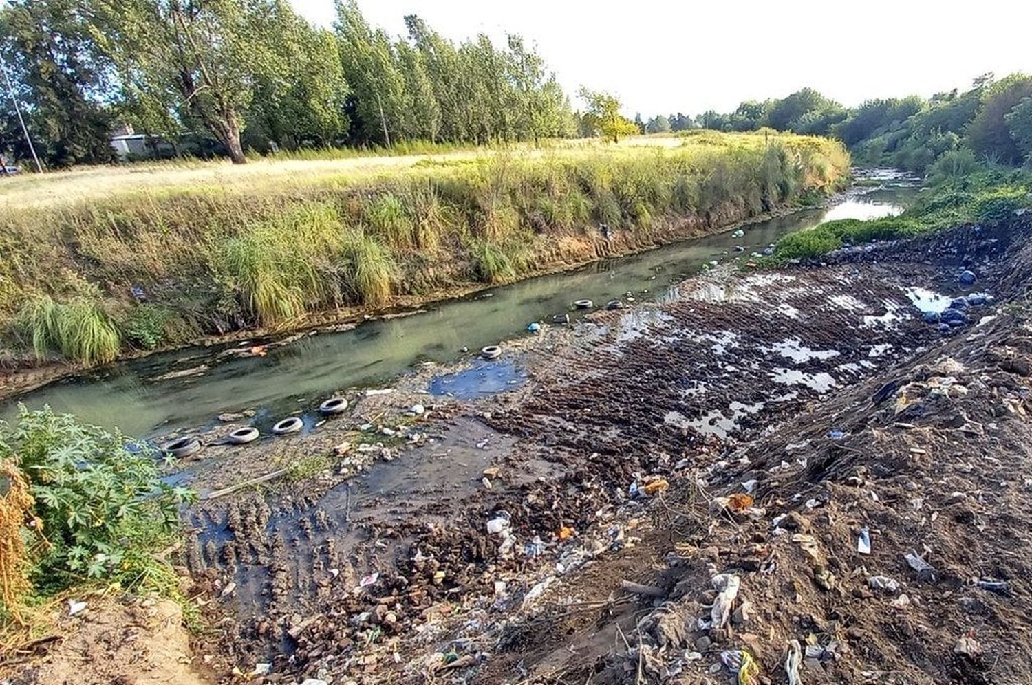 Obras paralizadas en Funes: "Construyeron dos countrys dentro de una represa", afirmó el ministro Enrico