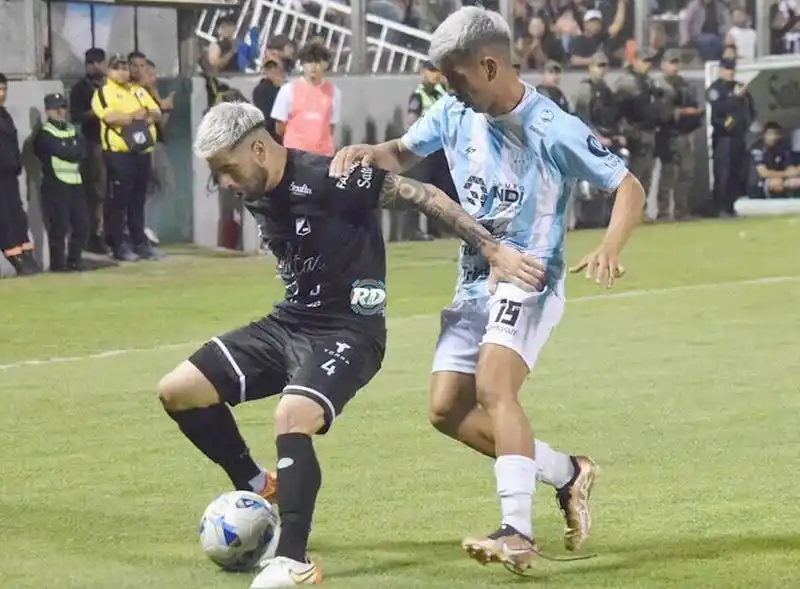 Central se adueñó
del clásico y clasificó