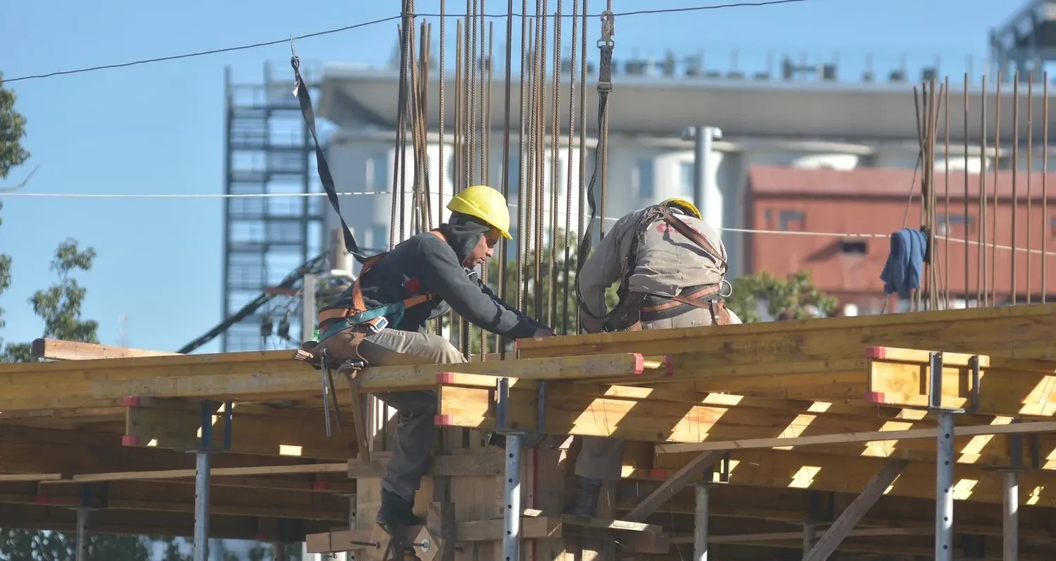 Mesa tripartita para sostener el empleo en la construcción en Santa Fe