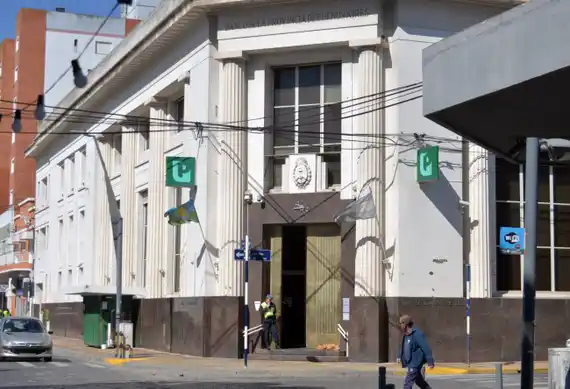 A partir de este lunes cambiará el horario de atención en los bancos