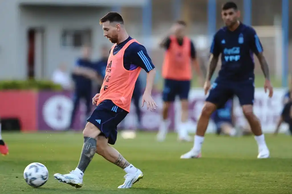 Messi sería titular ante Paraguay