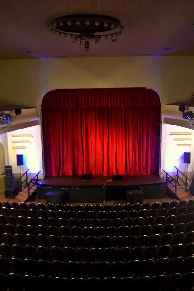 Reabre sus puertas el Teatro Municipal Brazzola con protocolos y aforo reducido
