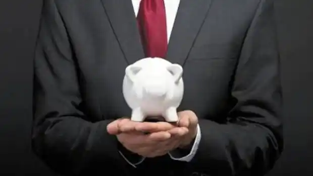 Restringen créditos a empresas a más de 180 días