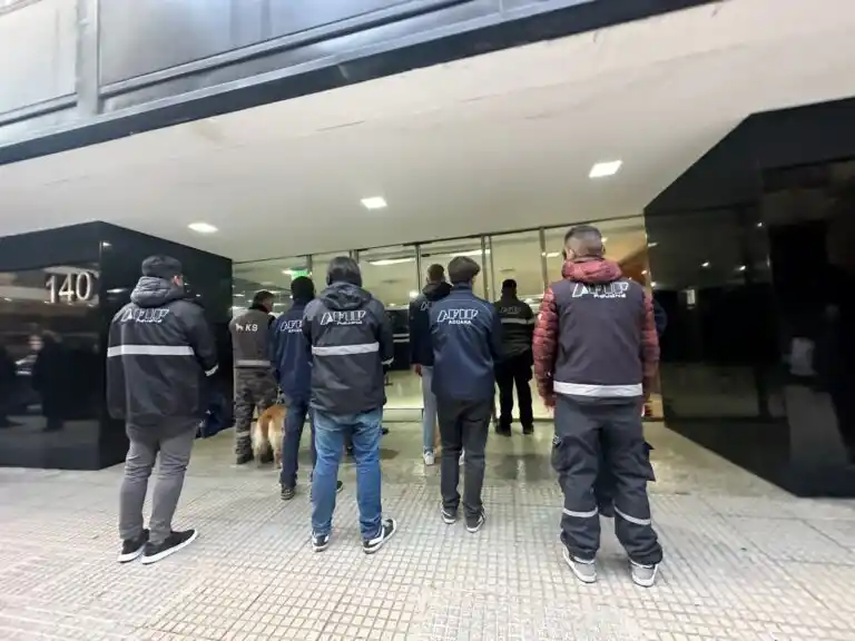 Allanaron “la mayor cueva de la city porteña” y encontraron evidencia de operaciones ilícitas