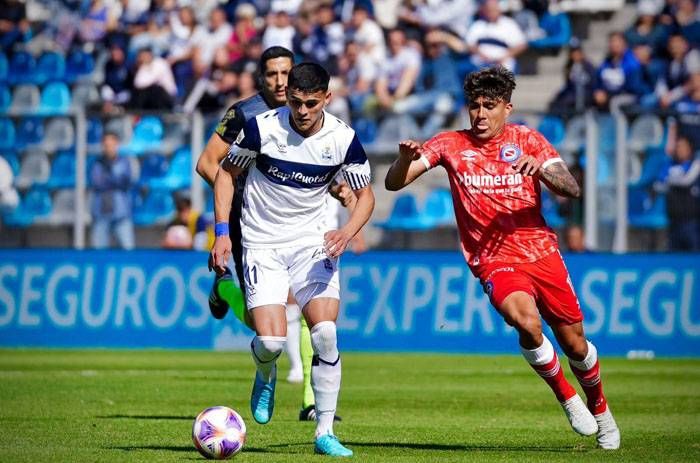 Gimnasia empató con  Argentinos Juniors y ya  no puede ser campeón