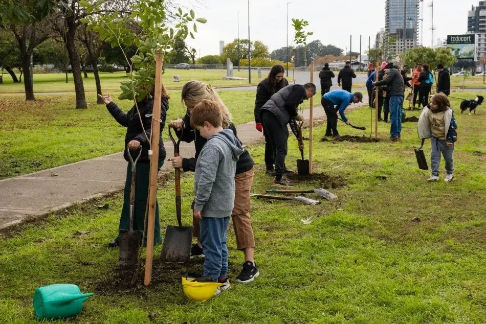 Día del Árbol: convocan voluntarios para plantar 50 ejemplares en el Parque de las Colectividades este sábado