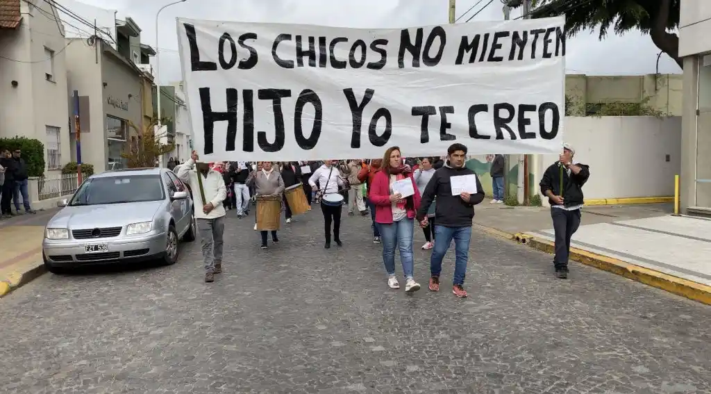 Bajo el lema "Hijo, yo te creo", los padres del Jardín 901 volvieron a movilizarse