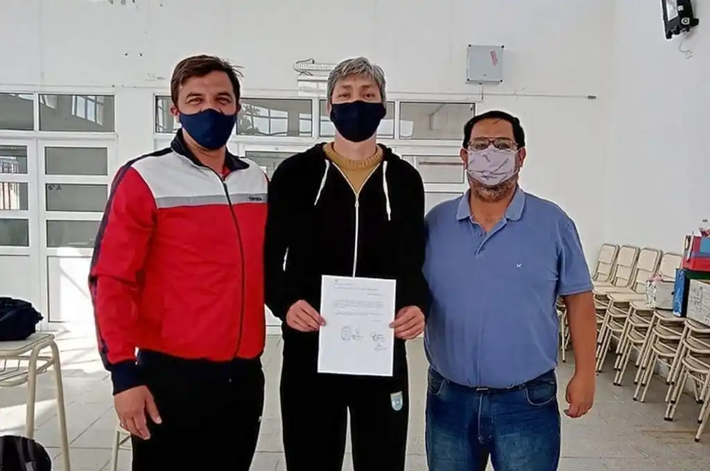 Reconocimiento a un docente por salvar a una chica que se ahogaba en el río Gualeguay