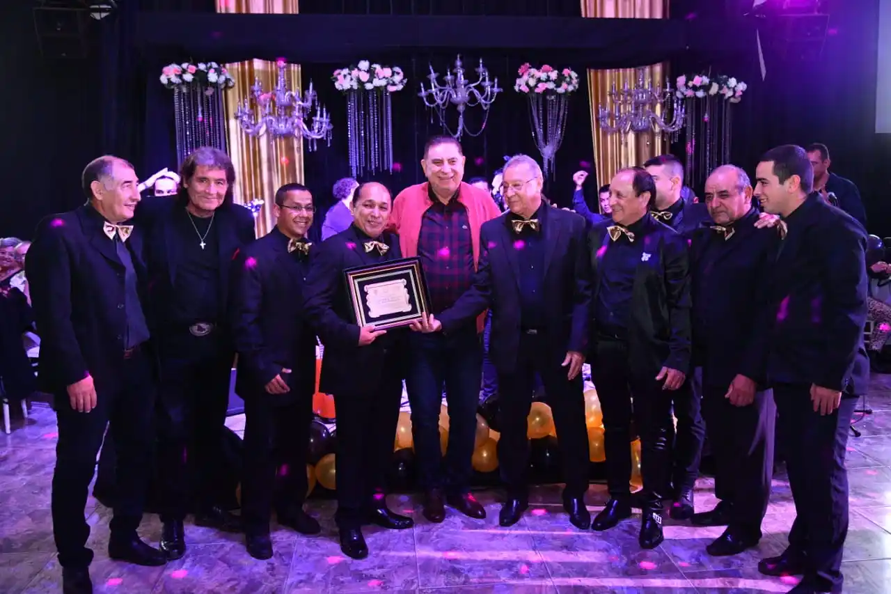 El intendente Jofré reconoció por su trayectoria a la banda Sistema Solar en su 50° aniversario