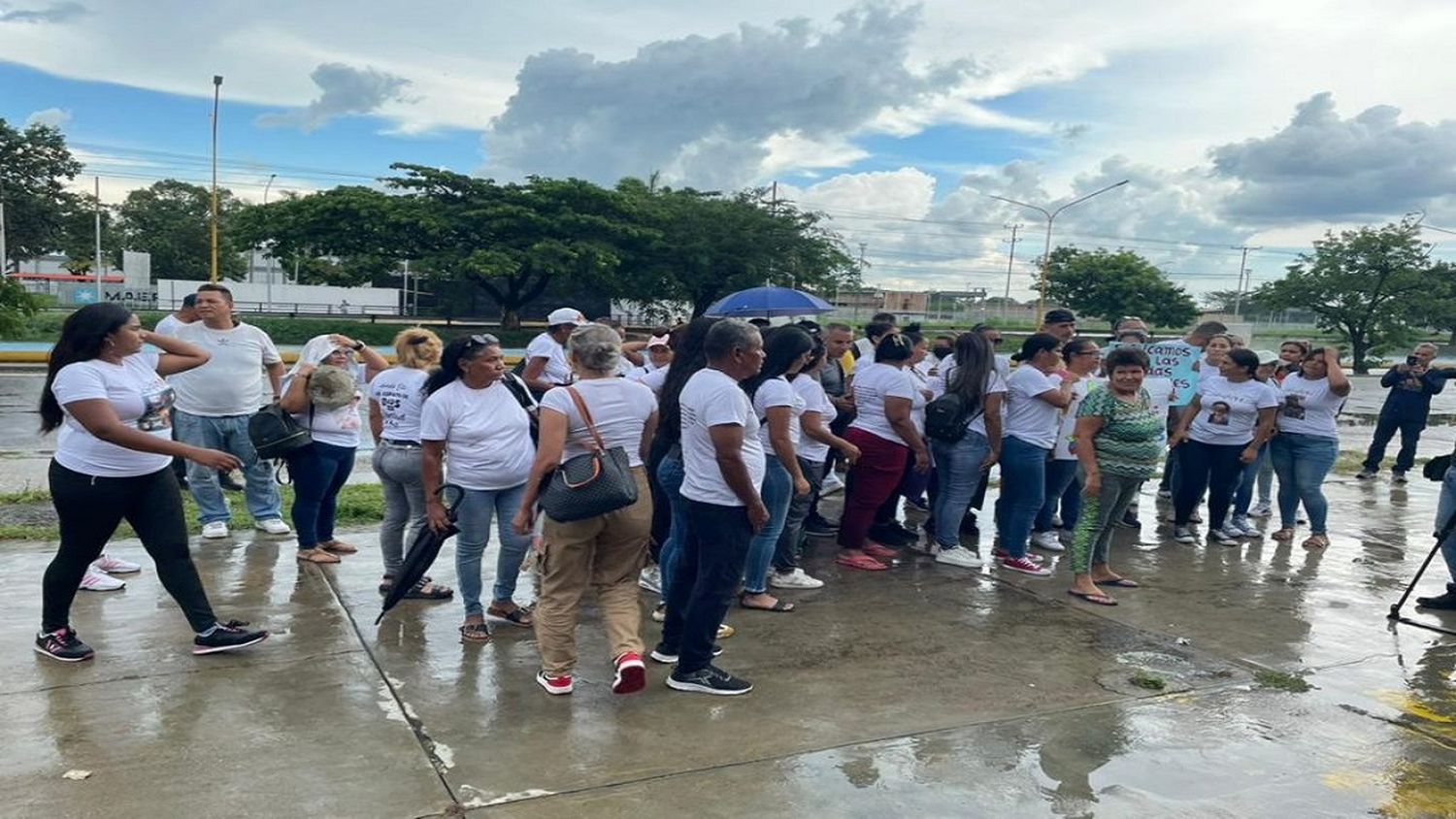 LES DAN COMIDA PODRIDA: madres de detenidos en Tocuyito por el 28 de julio exigen su liberación