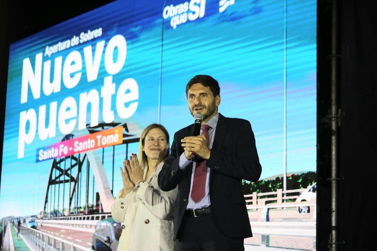 Durante el acto, que se realizó en el Anfiteatro de Santo Tomé, Pullaro destacó que “es una de las obras más anheladas y de las más importantes que vamos a hacer en esta etapa que me toca gobernar Santa Fe”. Foto: GSF