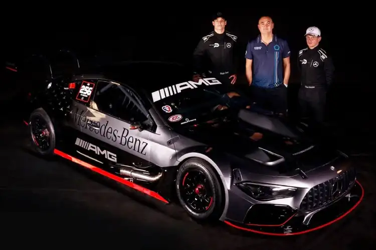 Azar y Fritzler, los 2 pilotos de Mercedes-Benz, junto a Soljan, director del Maquin Parts Racing