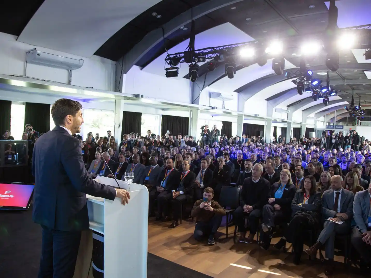 Pullaro inauguró en Rosario el Santa Fe Business Forum 2025.