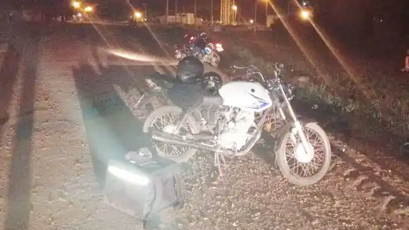 Dos motociclistas resultaron heridos tras chocar contra un caballo suelto