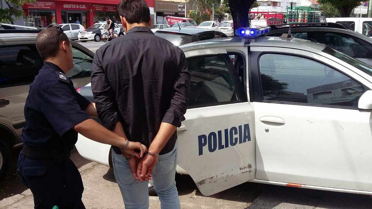 Detuvieron a un joven que atropelló alcoholizado a dos barrenderos