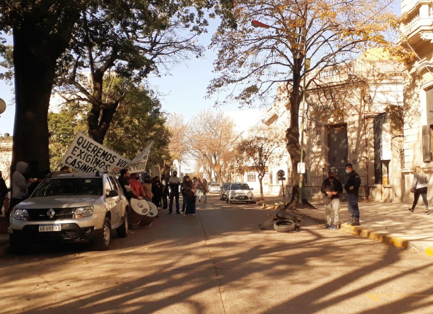 Los trabajadores del Casino piden la reapertura de la sala y el pago de haberes