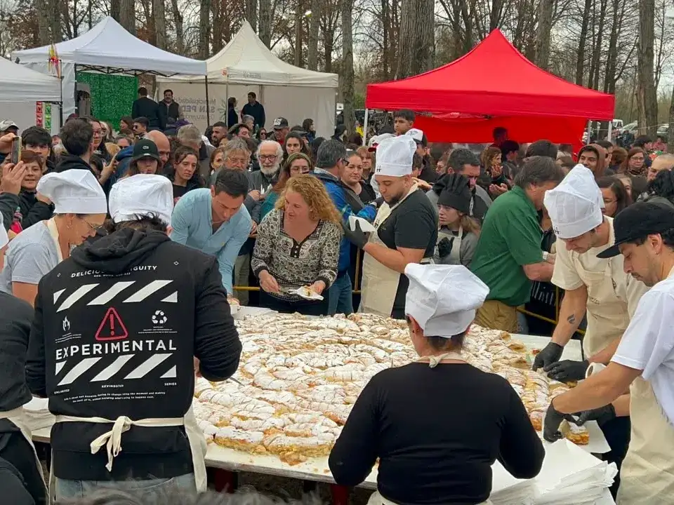 ensaimada grande en el día domingo de la fiesta de la ensaimada