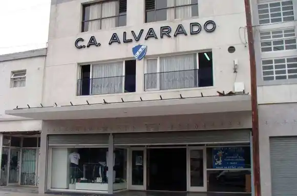 Alvarado: "El primer mes lo hemos sorteado a los ponchazos"