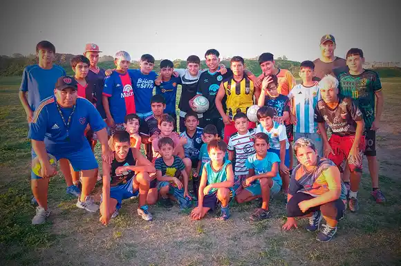 Fútbol, contención y merienda: la escuelita del barrio Barranquitas sigue creciendo