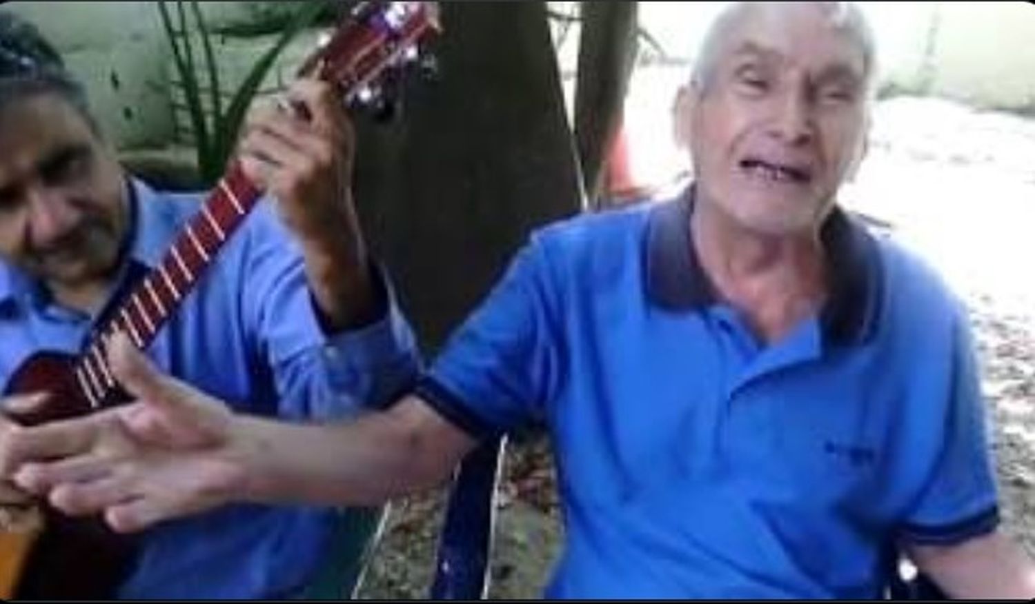 Muere Emilio Arvelo, la voz de la noche tan preciosa