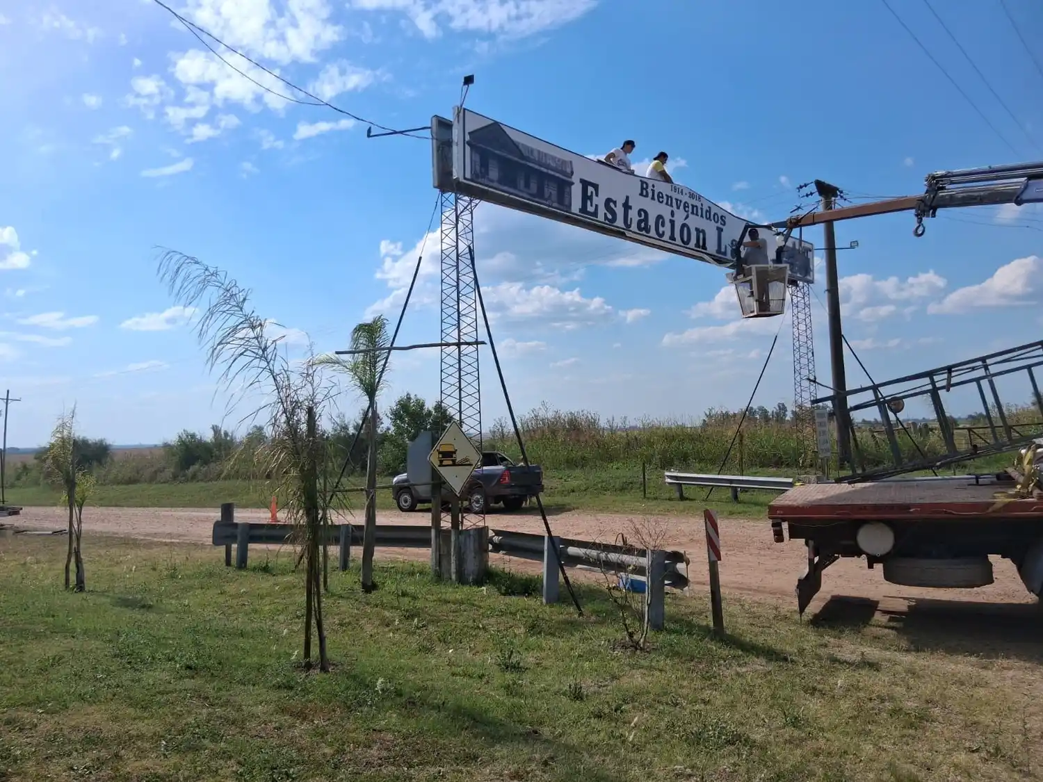 Estación Lazo renovó su cartel de acceso y se prepara para el traspaso a Comuna
