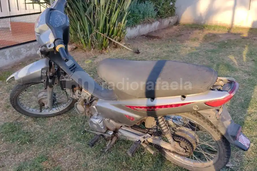 Encendida y desarmada: hallaron una moto que había sido robada el martes