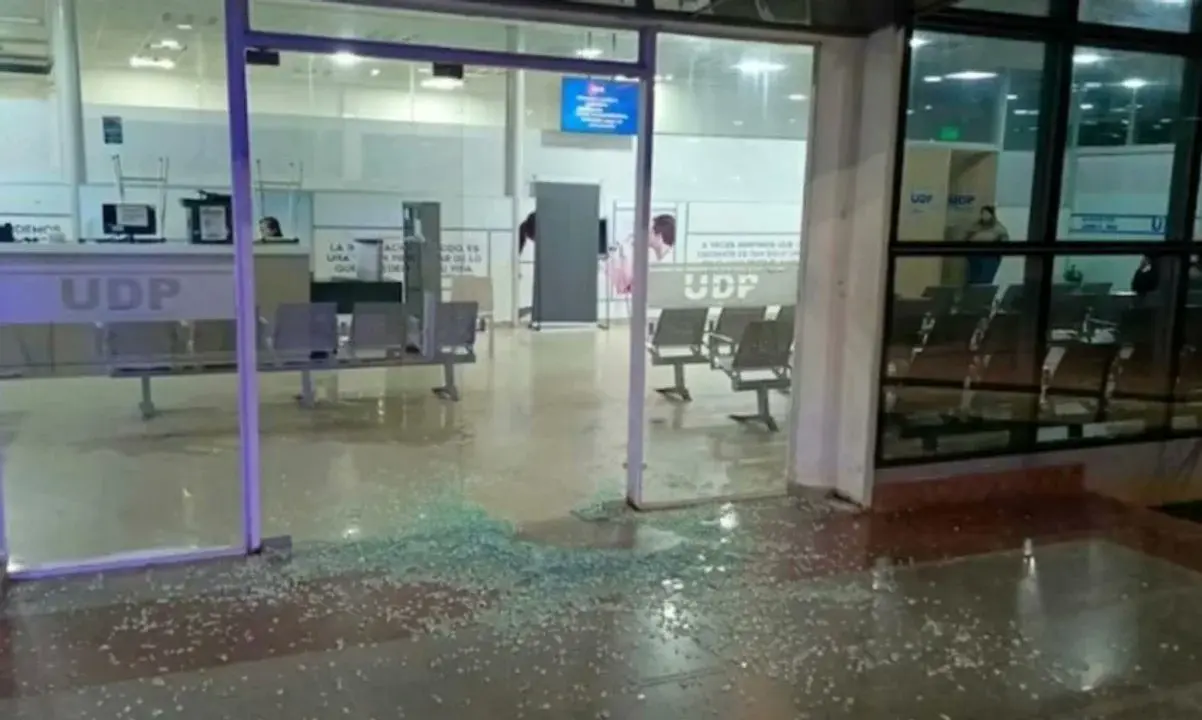 Terror en José C. Paz: el video que muestra una feroz balacera contra el hospital municipal en plena madrugada