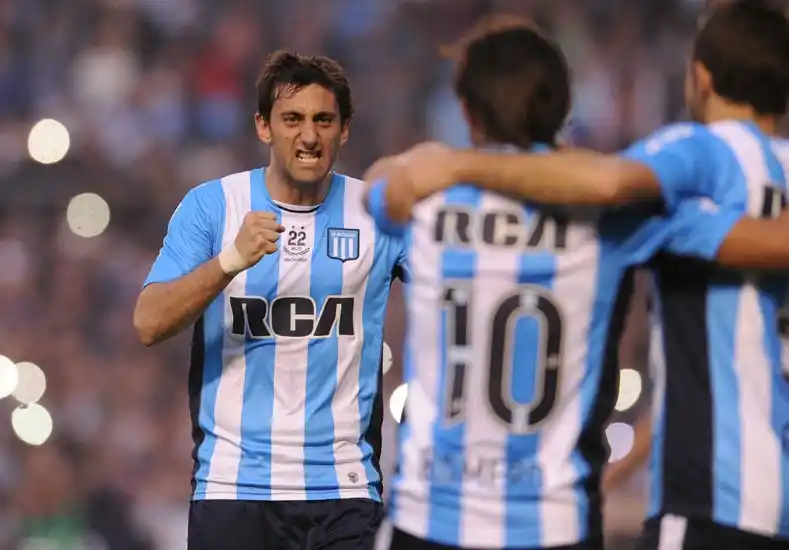 Racing festejó en el último partido de Diego Milito