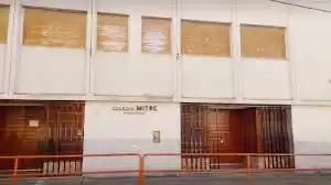 Padres del Colegio Mitre expresaron su preocupación por la destitución de un profesor