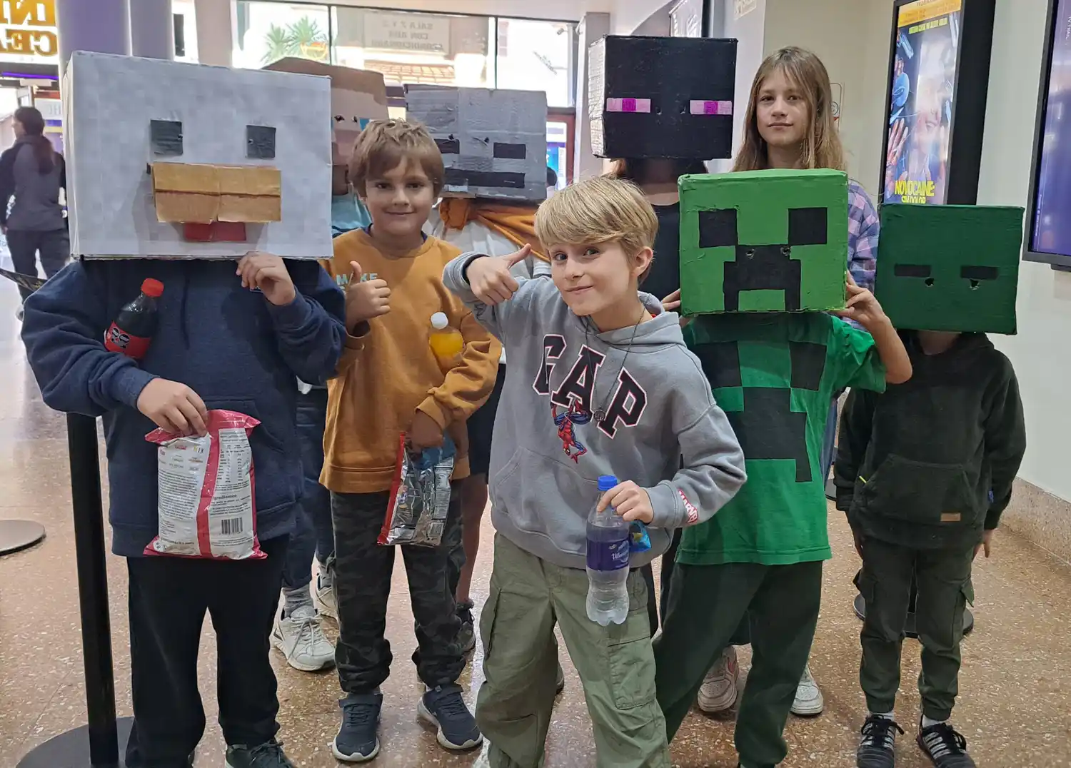 Los chicos disfrutaron del preestreno de Minecraft