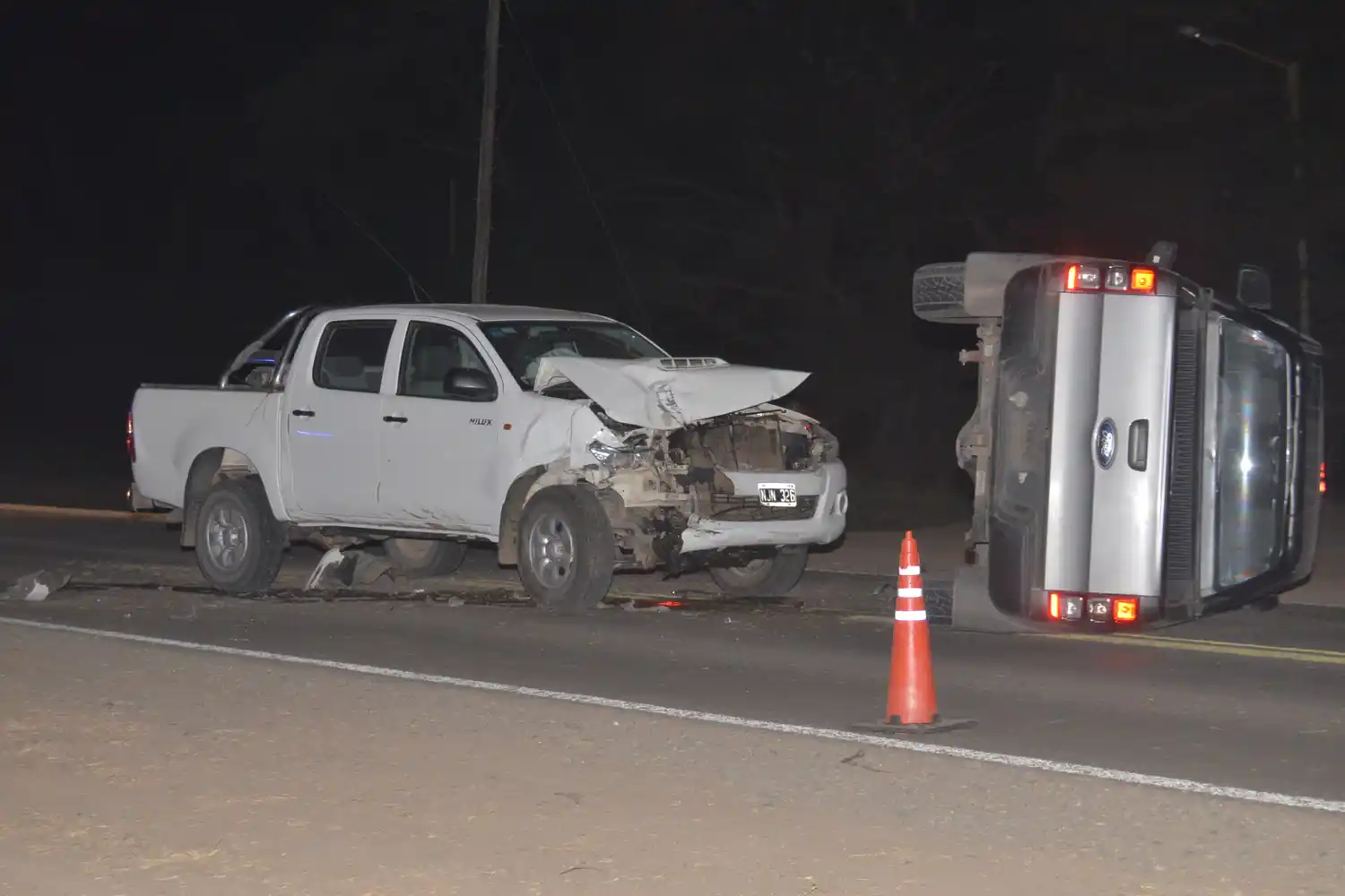 Fuerte choque entre dos camionetas en la Ruta 226, a la altura de El Paraíso