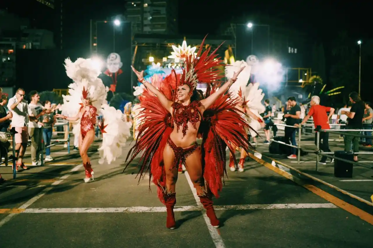 El fuego de Marí Marí se hizo sentir en el mítico estadio Obras 