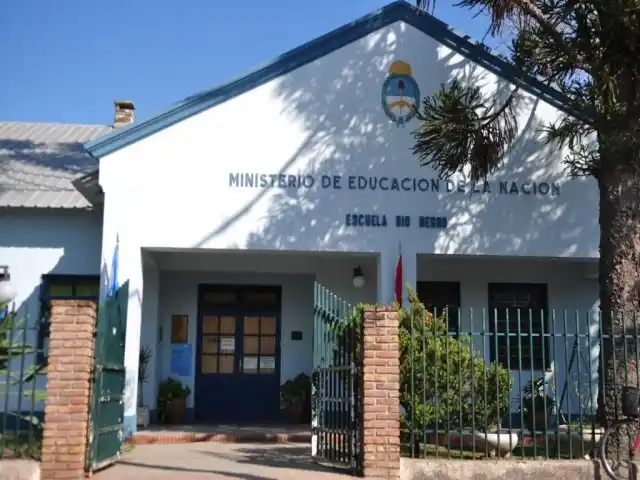 Madre detenida por agredir a una docente en escuela primaria