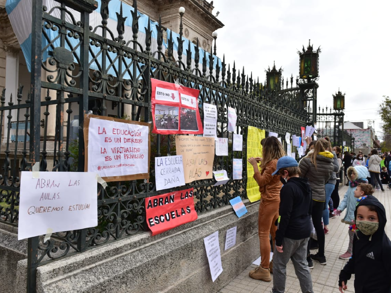 Padres volvieron a pedirle  al intendente por la vuelta  de las clases presenciales