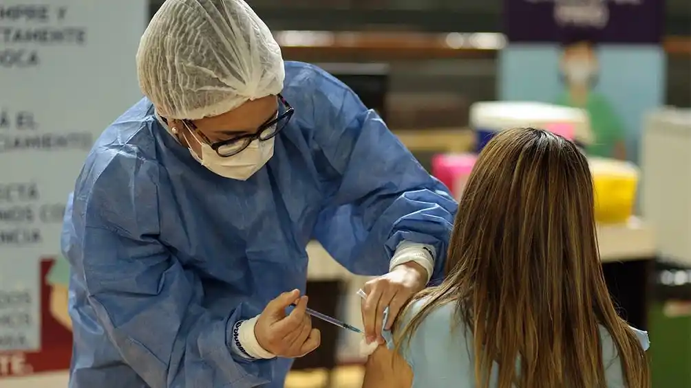 Llegan hoy 811 mil vacunas Astrazeneca y el lunes se alcanzará un total de 20 millones