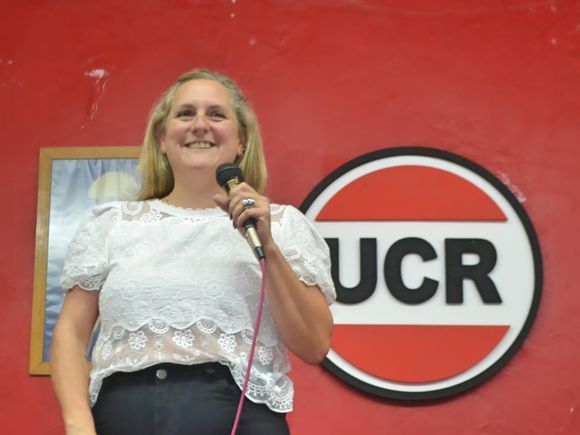 Por primera vez una mujer lidera la UCR en Vicente López: "Que no nos hagan creer que está mal mostrar una Constitución"