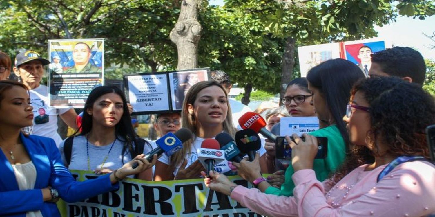 Familias de militares presos celebran excarcelaciones y se esperanzan